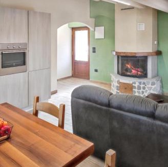 Caprese Michelangelo House | Charming house with shared pool in Caprese Michelangelo