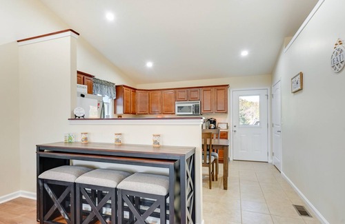 Howard House | Charming Howard Getaway w/Deck, 1 Mi to Lake!