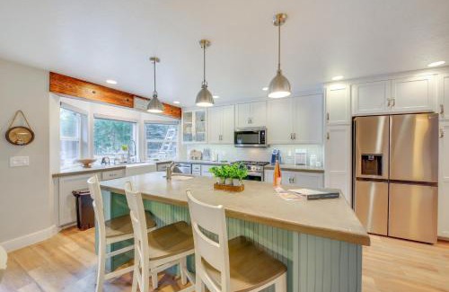 Sagle House | Charming Idaho Home with Hot Tub, Near Beaches!