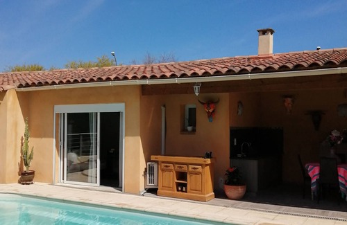 Martigues Apartment | Charming independent studio in Martigues town center, swimming pool, spa