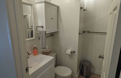 Kailua House | Charming Kailua Hillside 2 bedroom, 1.5 bath w/split AC, ceiling fans, WiFi