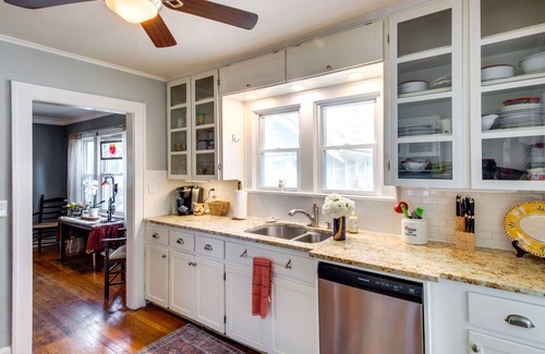 South Kansas City Cottage | Charming Kansas City Cottage 5 Mi to Downtown