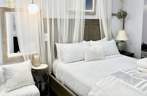 Inner Richmond House | Charming King Newly Remodeled Studio Surrounded by Hundreds of Restaurants