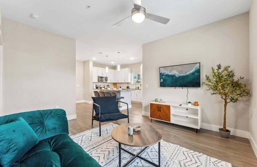 Southeast Orlando Apartment | Charming King Suite, Near Universal & Pet-Friendly