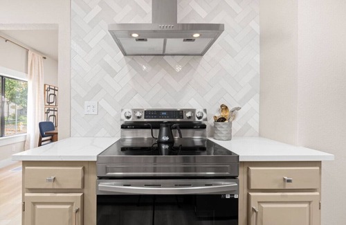 Lodi House | Charming l Downtown Lodi l 3 Bedroom l Sleeps 6