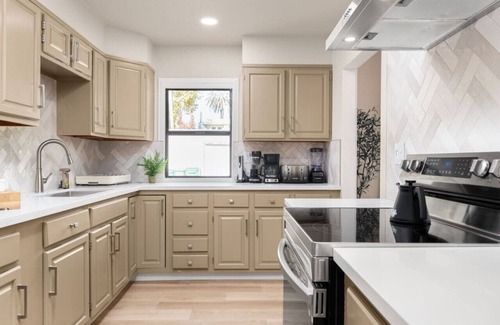 Lodi House | Charming l Downtown Lodi l 3 Bedroom l Sleeps 6