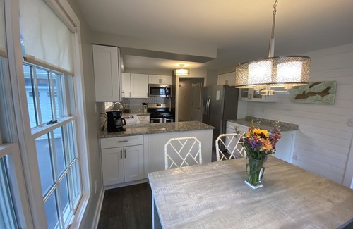 Williams Bay House | Charming Lake Cottage 2 Minute Walk to Geneva Lake! Sleeps Many!