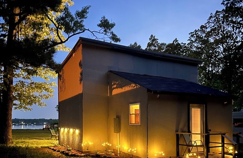 Grove House | Charming lake cottage overlooking Grand lake