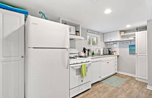 Fox Lake House | Charming Lake Cottage ★ Queen Bed ★ Chain O Lakes