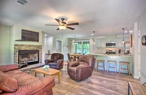 Yantis Cottage | Charming Lake Fork Cottage w/Screened-In Porch!