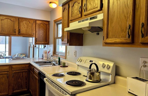 Coldwater Cottage | Charming lake front 3-bedroom cottage in Coldwater, Michigan