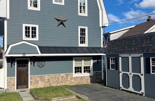 Lake Hopatcong House | Charming Lake Home on Lake Hopatcong in a quiet cove bring a boat or Waverunner