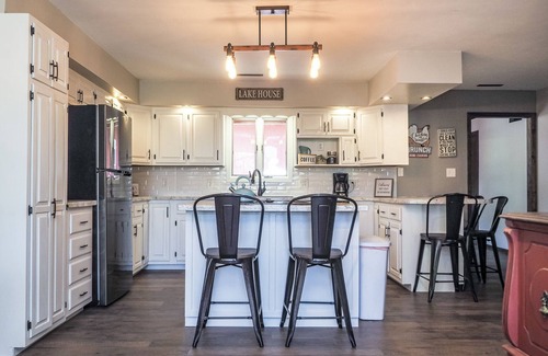 Yankton House | Charming Lake House within Walking Distance from Lake
