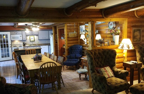 Longville House | Charming Lake Lodge Private Bar 5500 Acre Woman Lake Chain