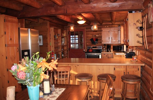 Minocqua House | CHARMING LAKE SHISHEBOGAMA LOG HOME - Sleeps 6- 3bd and 2.5 bath