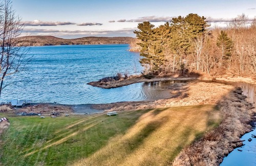 Belfast Apartment | Charming lakefront apartment with balcony, full kitchen, & washer/dryer