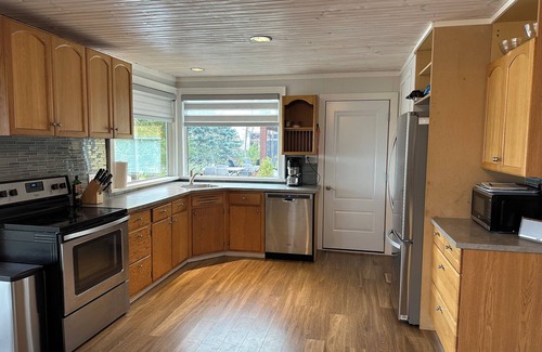 Saugeen Shores Cottage | Charming lakefront cottage steps away from a sandy beach in Port Elgin!