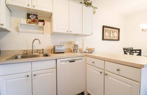 Braden River Condo | Charming lakefront condo located in the desirable community of Palm Aire - Golfers Little Getaway