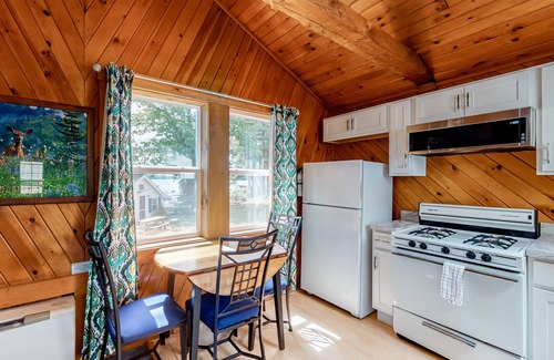 Windham Cottage | Charming Lakefront Cottage with Screened Porch, Firepit, Canoe & WiFi - 1 Dog OK