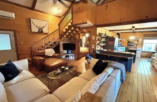 Farmerville House | Charming lakefront 2-bedroom house in Farmerville, Louisiana