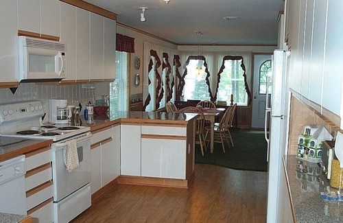 Newaygo Cottage | Charming Lakeside Cottage
