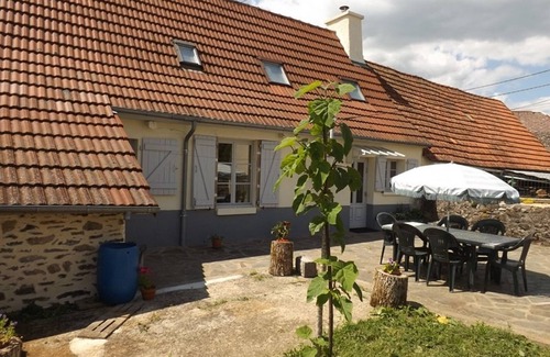 Arnac Cottage | Charming Lakeside House in Arnac - 3BR, 6 Guests, Enclosed Yard, BBQ, Near Activities