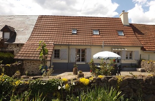 Arnac Cottage | Charming Lakeside House in Arnac - 3BR, 6 Guests, Enclosed Yard, BBQ, Near Activities