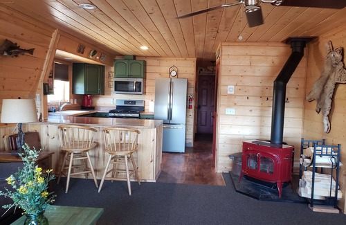 Mammoth Creek Cabin | Charming Lakeview Cabin at Panguitch Lake