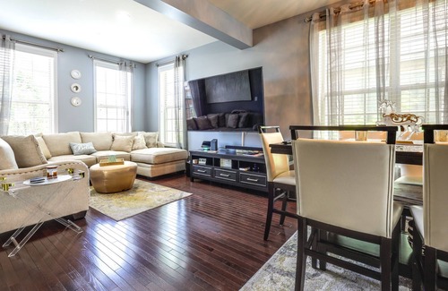 Glenarden House | Charming Lanham Townhome: 12 Mi to Capital!