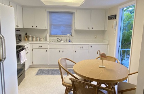 Pass-a-Grille Apartment | Charming large ‘old Florida’ apt, steps from Pass-A-Grille Beach!