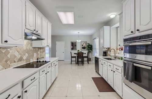 Southwest Carrollton House | Charming Leicester Retreat