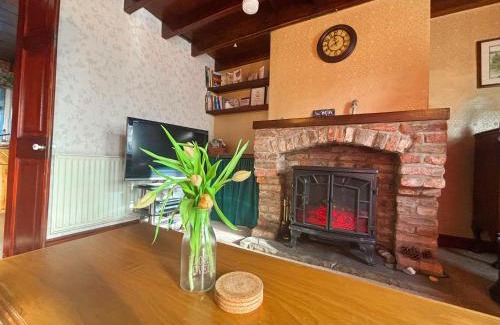 Aldbrough House | Charming Lilac Cottage, Aldbrough, East Yorkshire