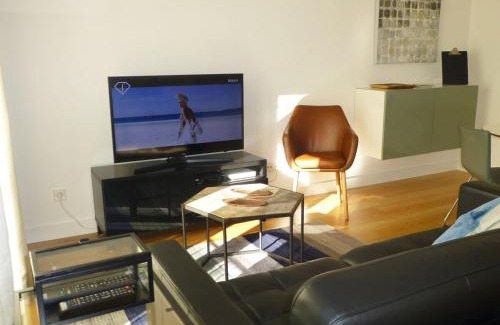 Lisbon Old Town Apartment | Charming Lisbon equipped AC lift parking 4p