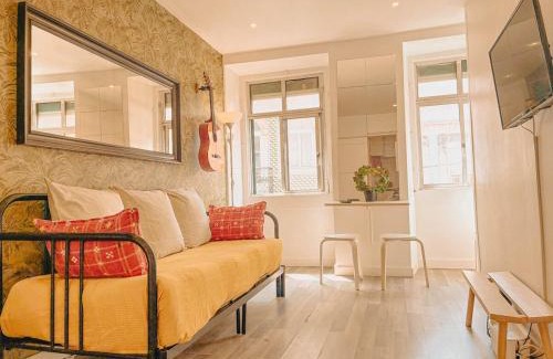 Merces Apartment | Charming Local Flat near São Bento Palace