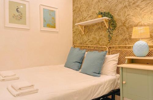 Merces Apartment | Charming Local Flat near São Bento Palace
