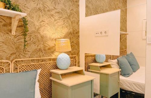 Merces Apartment | Charming Local Flat near São Bento Palace