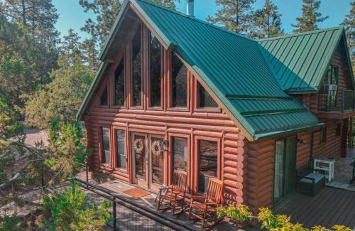 Pine House | Charming Log AFrame in Pine