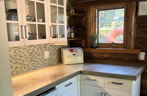 Alhambra Cabin | Charming Log Home Nestled in 7 Wooded Acres