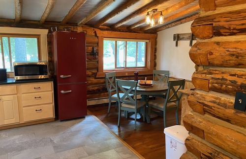 Sheridan Cabin | Charming Log Cabin