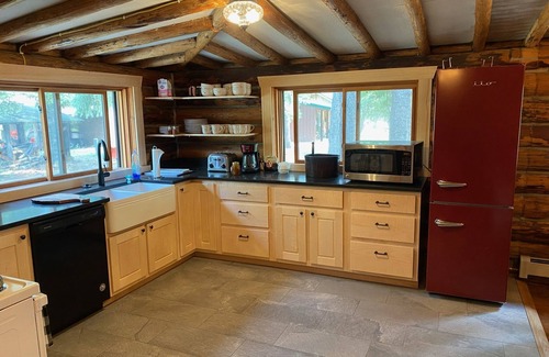 Sheridan Cabin | Charming Log Cabin