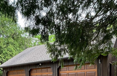 Caledon House | Charming Log Home - 25 private acres in Caledon