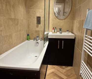 Charlton Apartment | Charming London Apartment with 2 Bedrooms