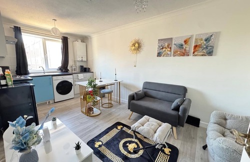Thamesmead Apartment | Charming London Apartment Retreat