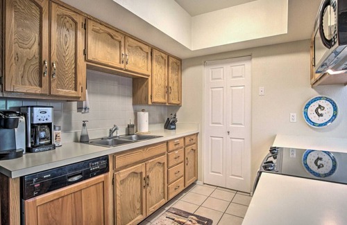 Tucson Condo | Charming Lower Foothills Condo + Pool/spa & Gym