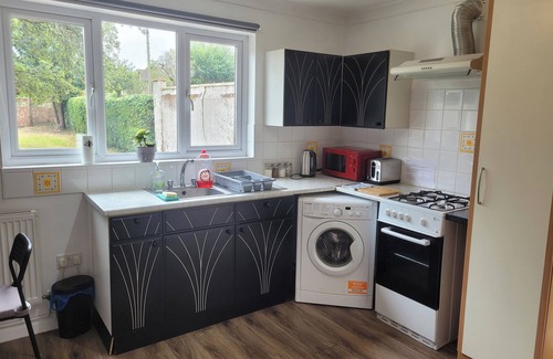 Luton Apartment | Charming Luton Apartment Retreat