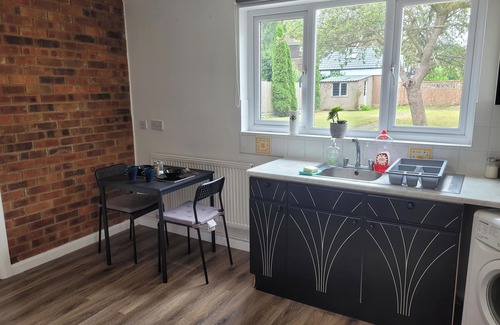 Luton Apartment | Charming Luton Apartment Retreat