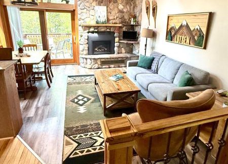 Lutsen House | Charming Lutsen Mountain Townhome with Pool Access