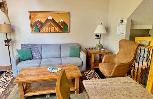 Lutsen House | Charming Lutsen Mountain Townhome with Pool Access