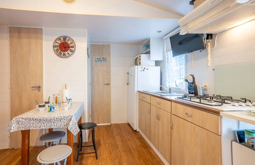 Saint-Denis-d'Oleron RV Rental | Charming Mobile Home in Saint-Denis-d'Oléron – 4 People, Shared Pool, Terrace, Close to Beaches