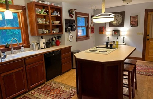 Mackinac Island Cottage | Charming Mackinac Island cottage close to Woods golf course